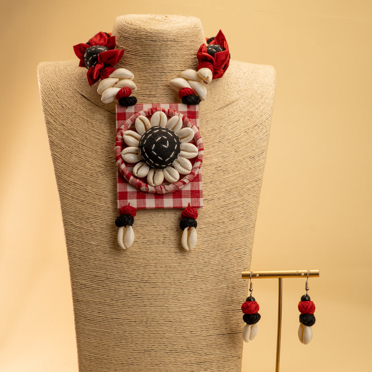 ZARA FABRIC AND BEADS HANDMADE AND HANDSTICHED MALA/ NECKPIECE ML89