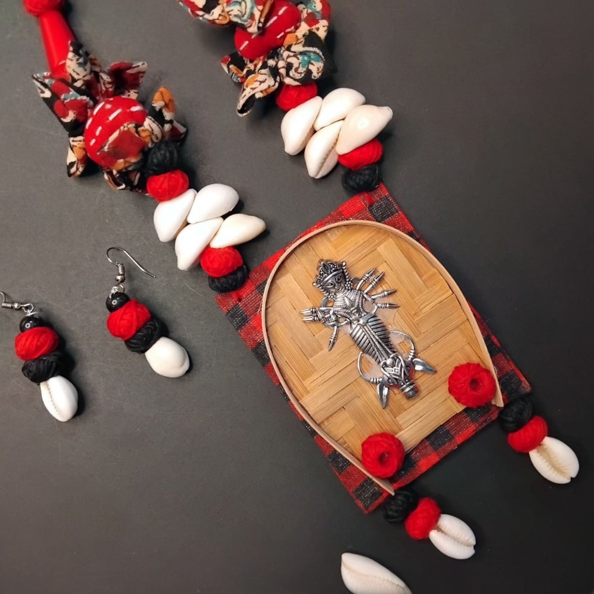 NIMISHA FABRIC AND BEADS HANDMADE AND HANDSTICHED MALA/ NECKPIECE ML90