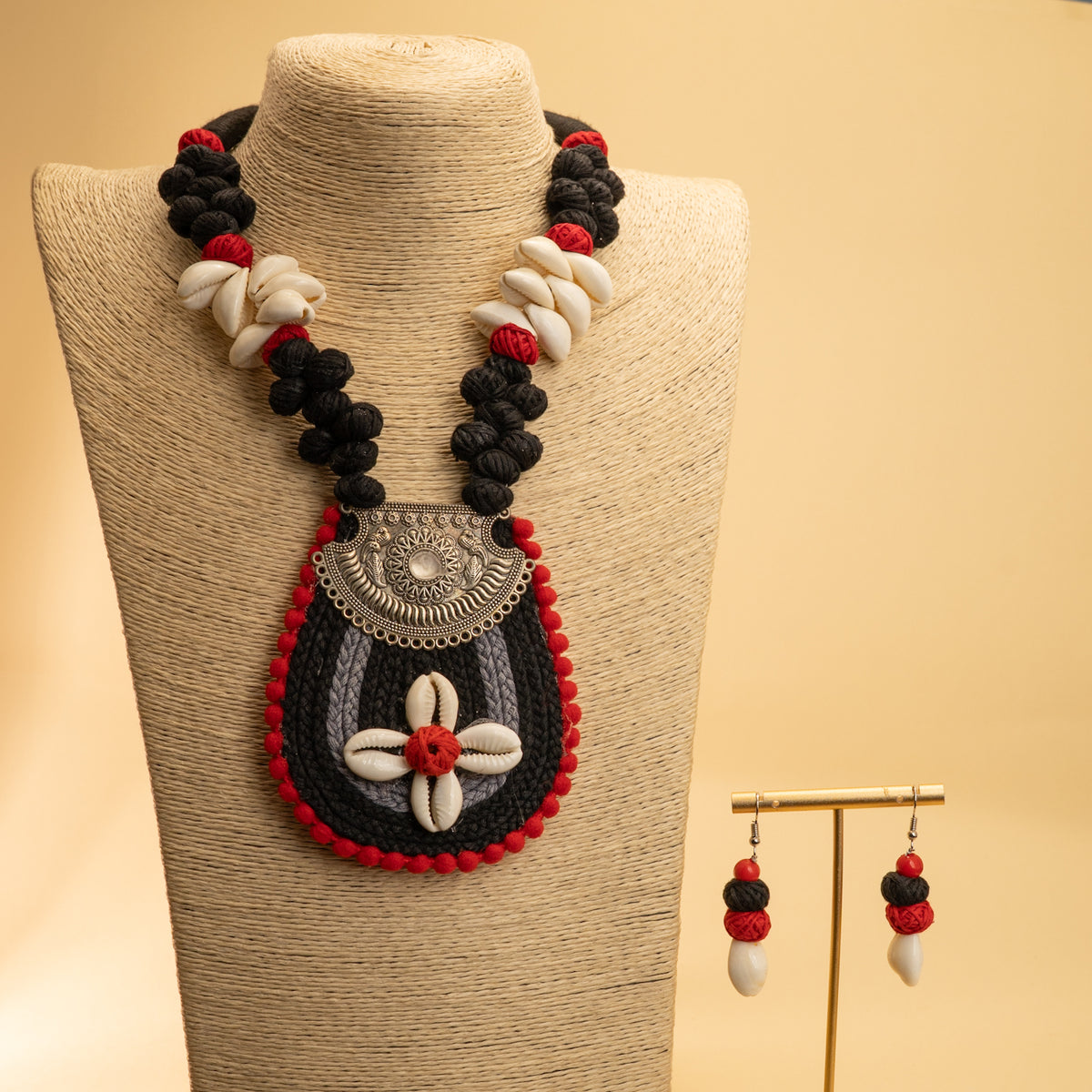 RINA FABRIC AND BEADS HANDMADE AND HANDSTICHED MALA/ NECKPIECE ML85