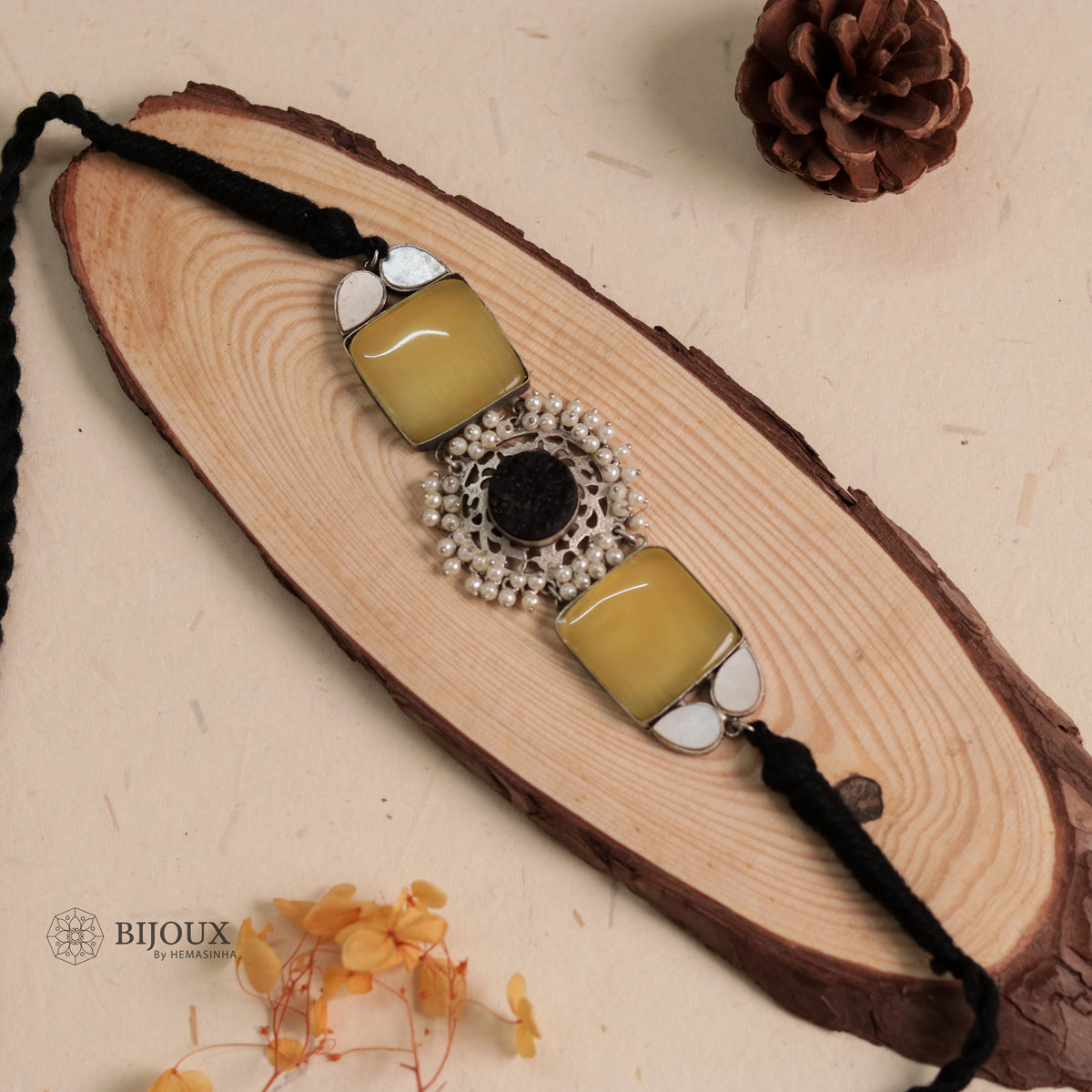 NARI BIJOUX PREMIUM AND EXCLUSIVE MOP SHELL HANDMADE SUGAR STONE AND MONALISA CHOKER CH411