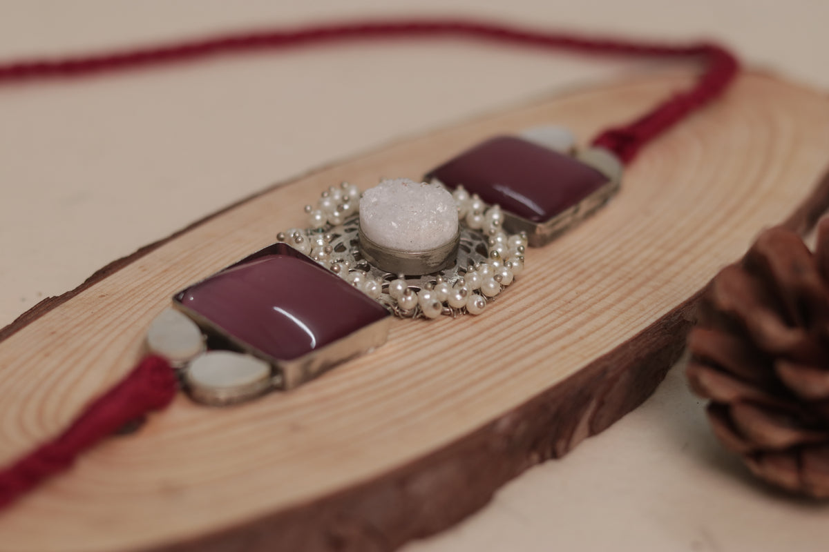 NARI BIJOUX PREMIUM AND EXCLUSIVE MOP SHELL HANDMADE SUGAR STONE AND MONALISA CHOKER CH411