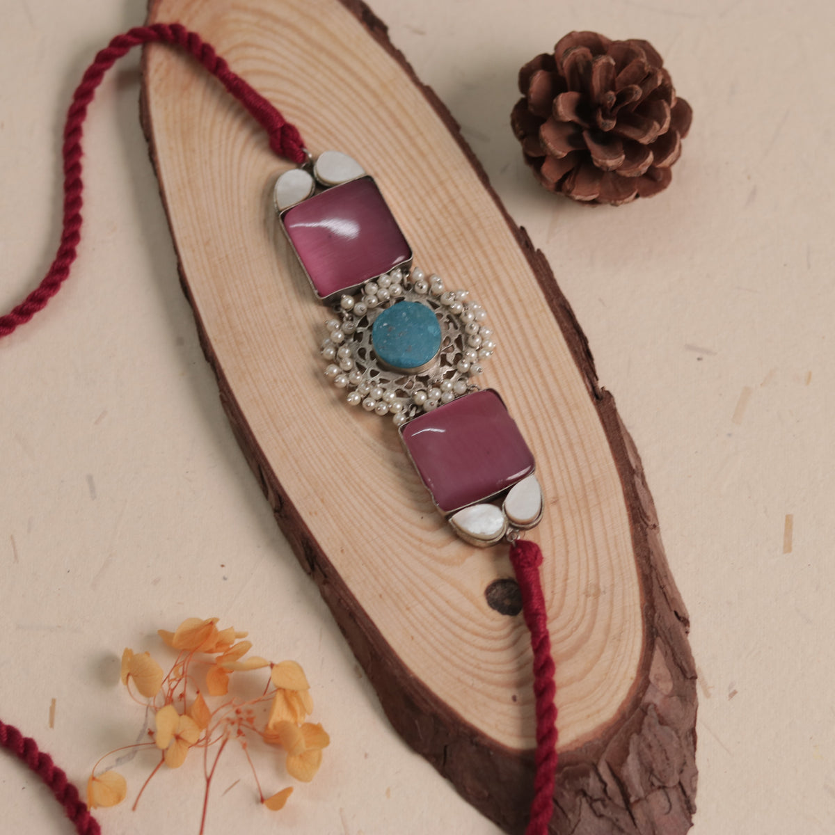 NARI BIJOUX PREMIUM AND EXCLUSIVE MOP SHELL HANDMADE SUGAR STONE AND MONALISA CHOKER CH411