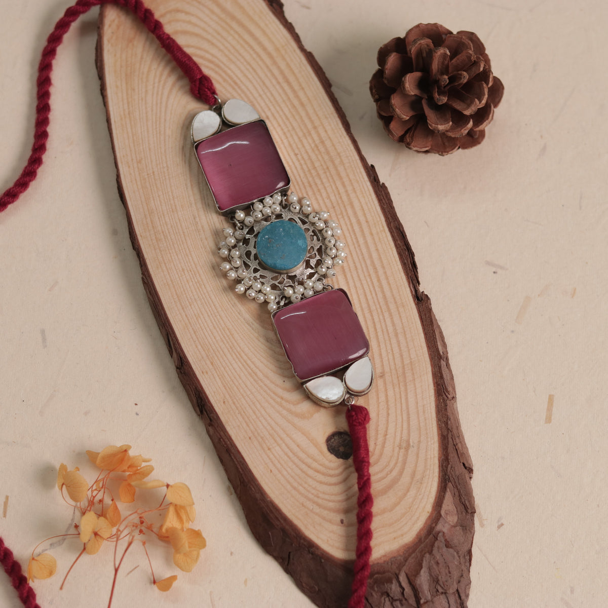 NARI BIJOUX PREMIUM AND EXCLUSIVE MOP SHELL HANDMADE SUGAR STONE AND MONALISA CHOKER CH411