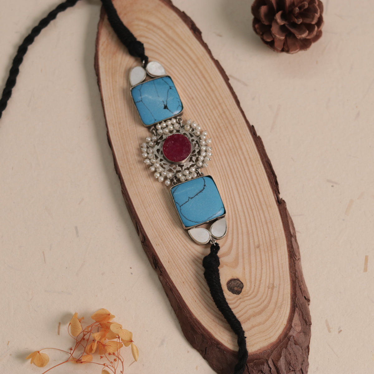 NARI BIJOUX PREMIUM AND EXCLUSIVE MOP SHELL HANDMADE SUGAR STONE AND MONALISA CHOKER CH411