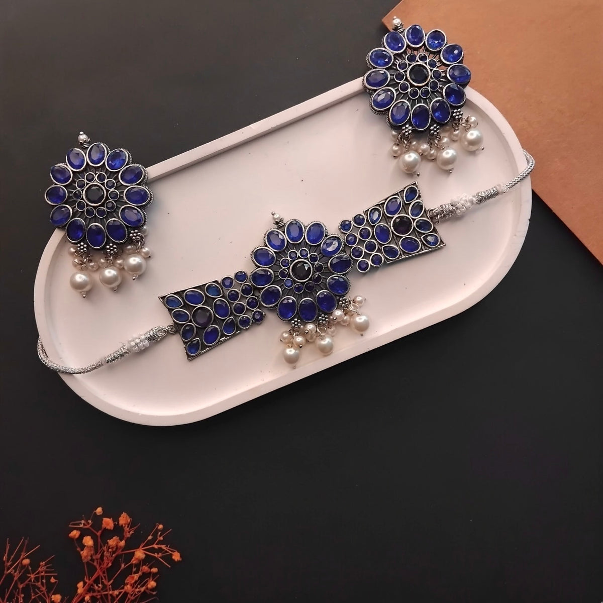 REESE SILVER LOOK ALIKE SEMI HANDMADE CHOKER/NECKPIECE CH406