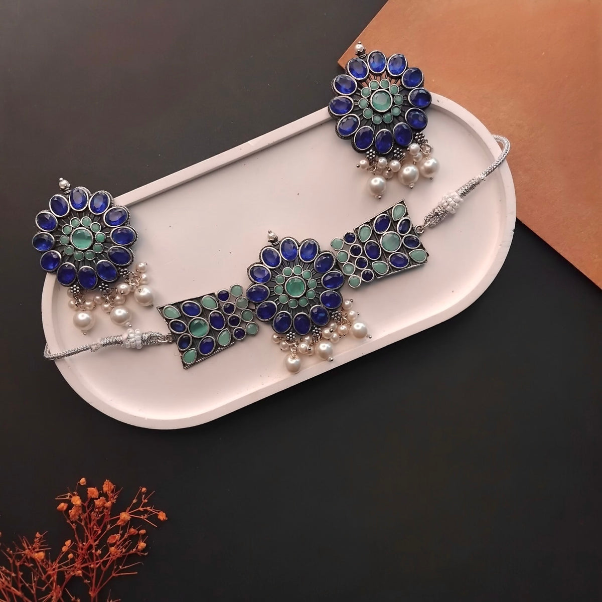 REESE SILVER LOOK ALIKE SEMI HANDMADE CHOKER/NECKPIECE CH406