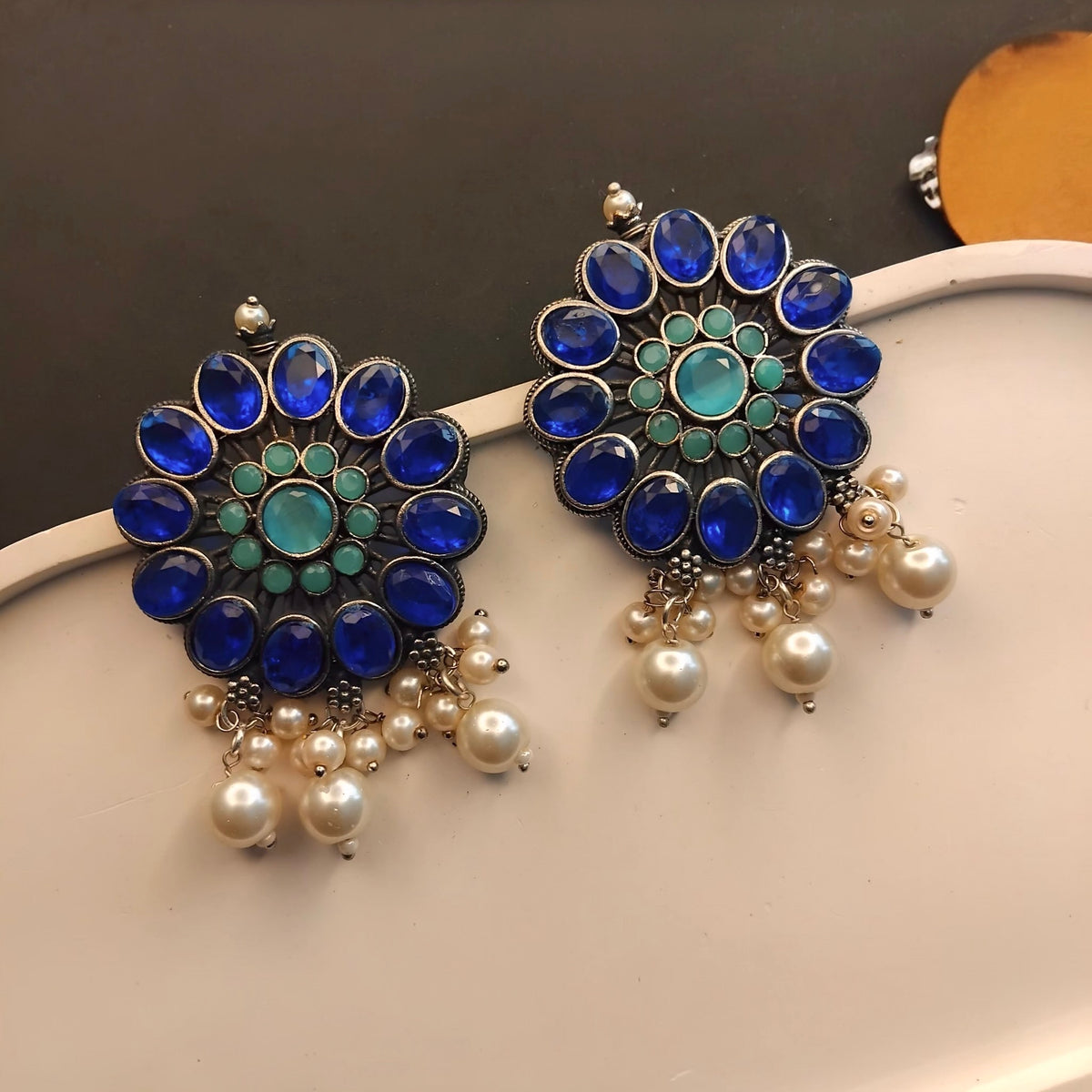 REESE SILVER LOOK ALIKE SEMI HANDMADE CHOKER/NECKPIECE CH406