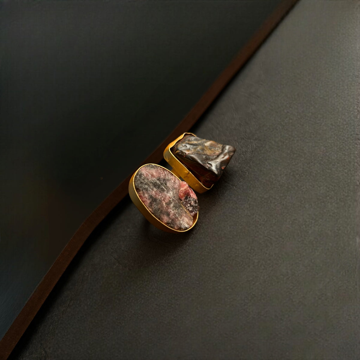 VARDHINI RAW STONE GOLD TONED RING R15