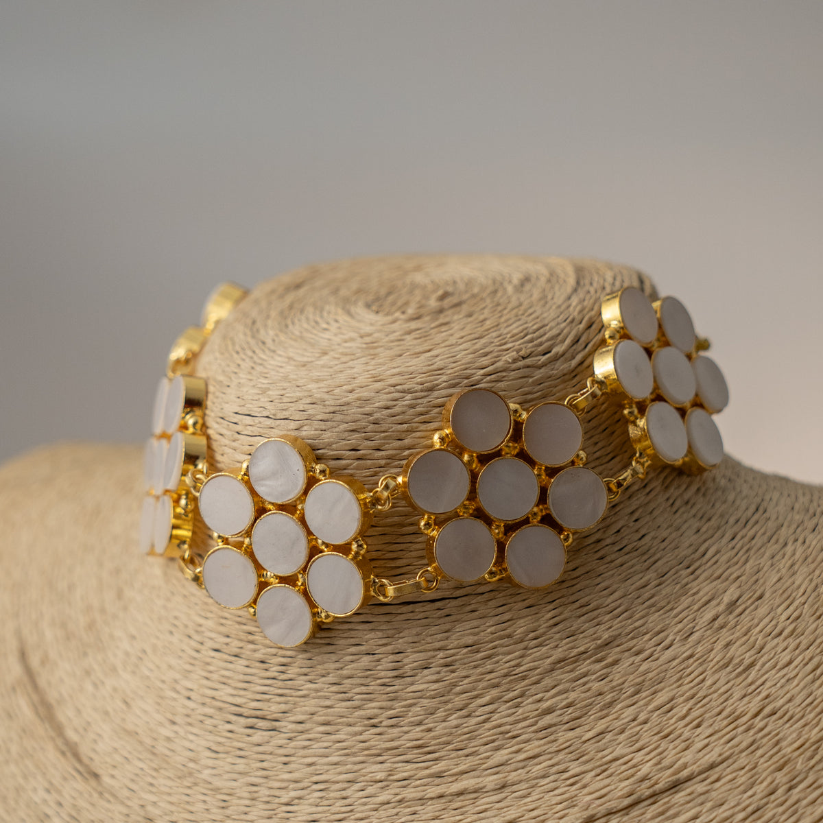 RITHANA HANDMADE ANTIQUE GOLD TONED SHELL NECKPIECE/CHOKER WITH STUD CH499