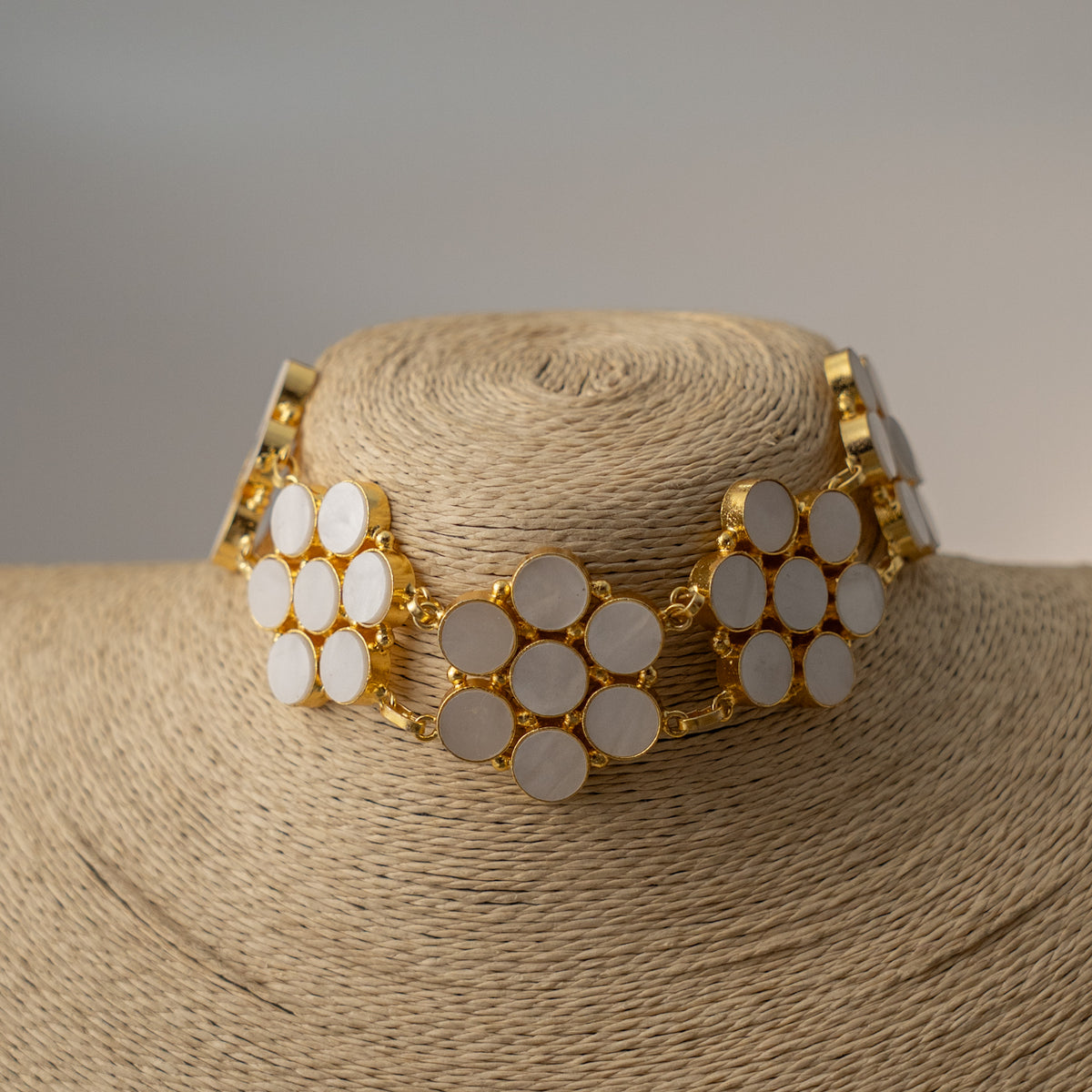 RITHANA HANDMADE ANTIQUE GOLD TONED SHELL NECKPIECE/CHOKER WITH STUD CH499