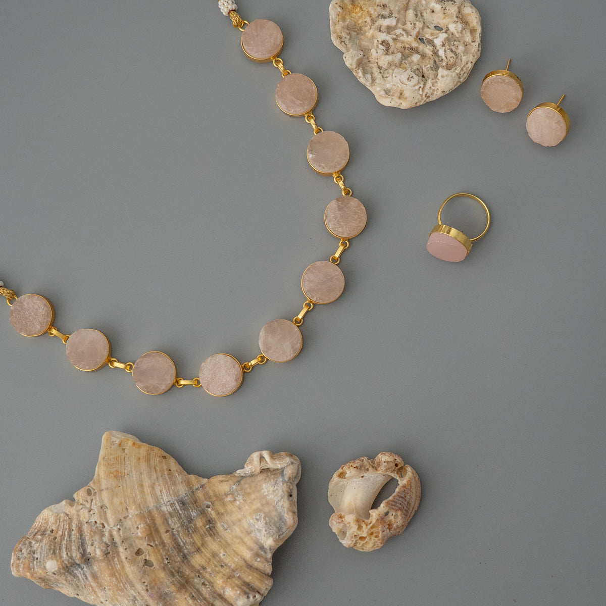 ANVIKA NATURAL STONE WITH GOLD TONED HANDMADE CHOKER CH413