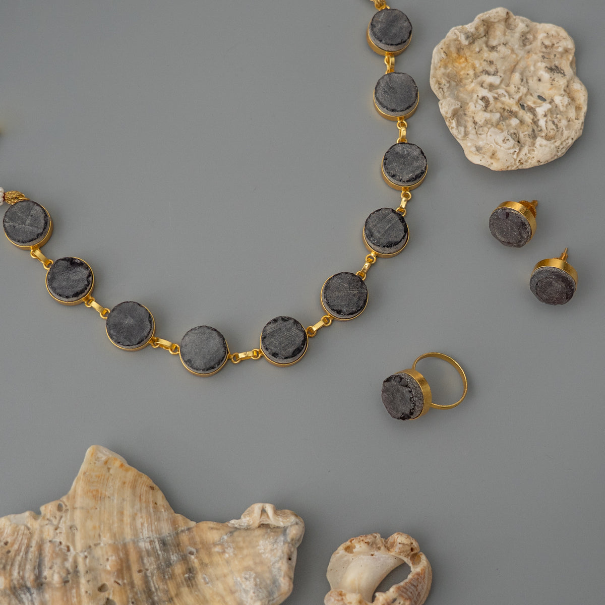 ANVIKA NATURAL STONE WITH GOLD TONED HANDMADE CHOKER CH413