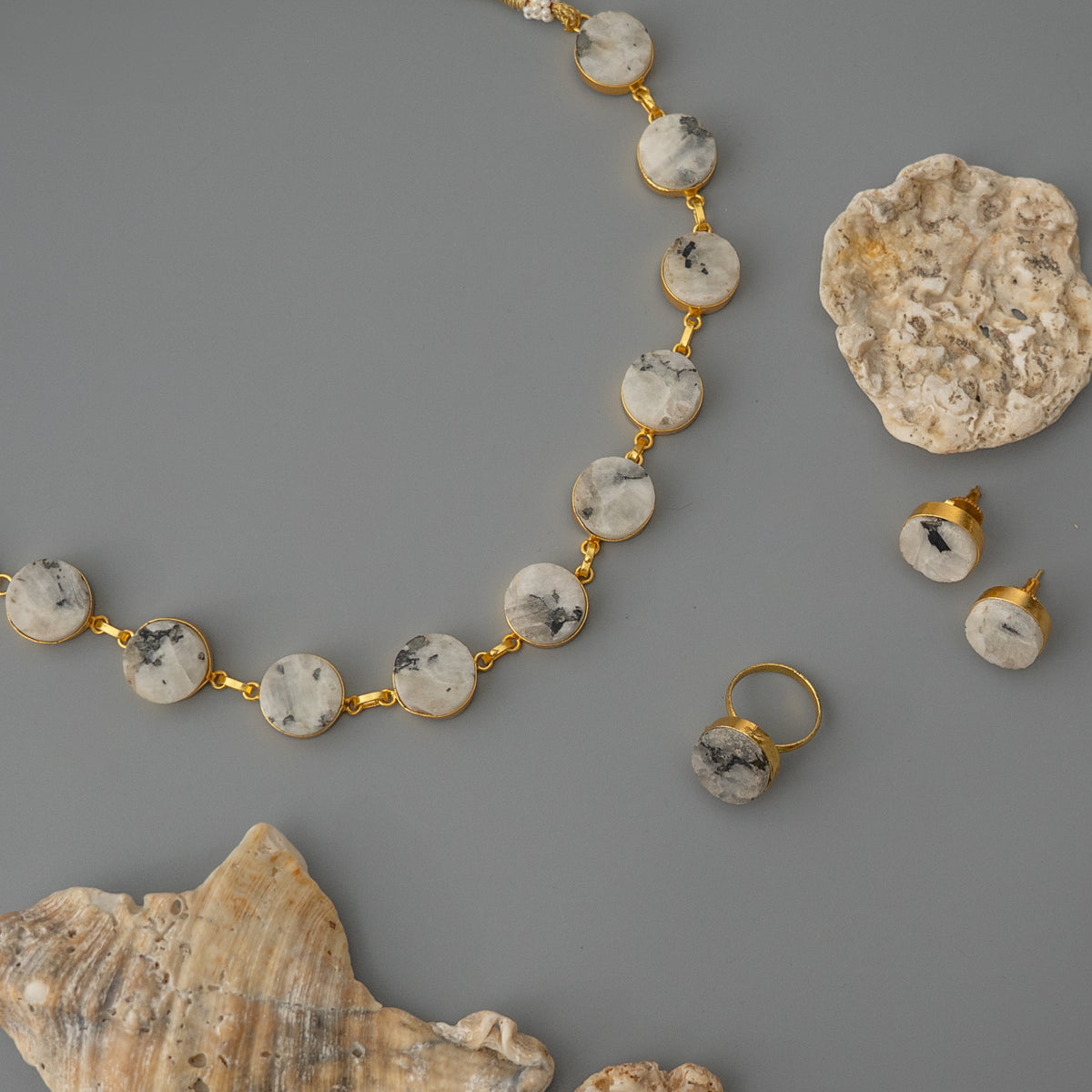 ANVIKA NATURAL STONE WITH GOLD TONED HANDMADE CHOKER CH413