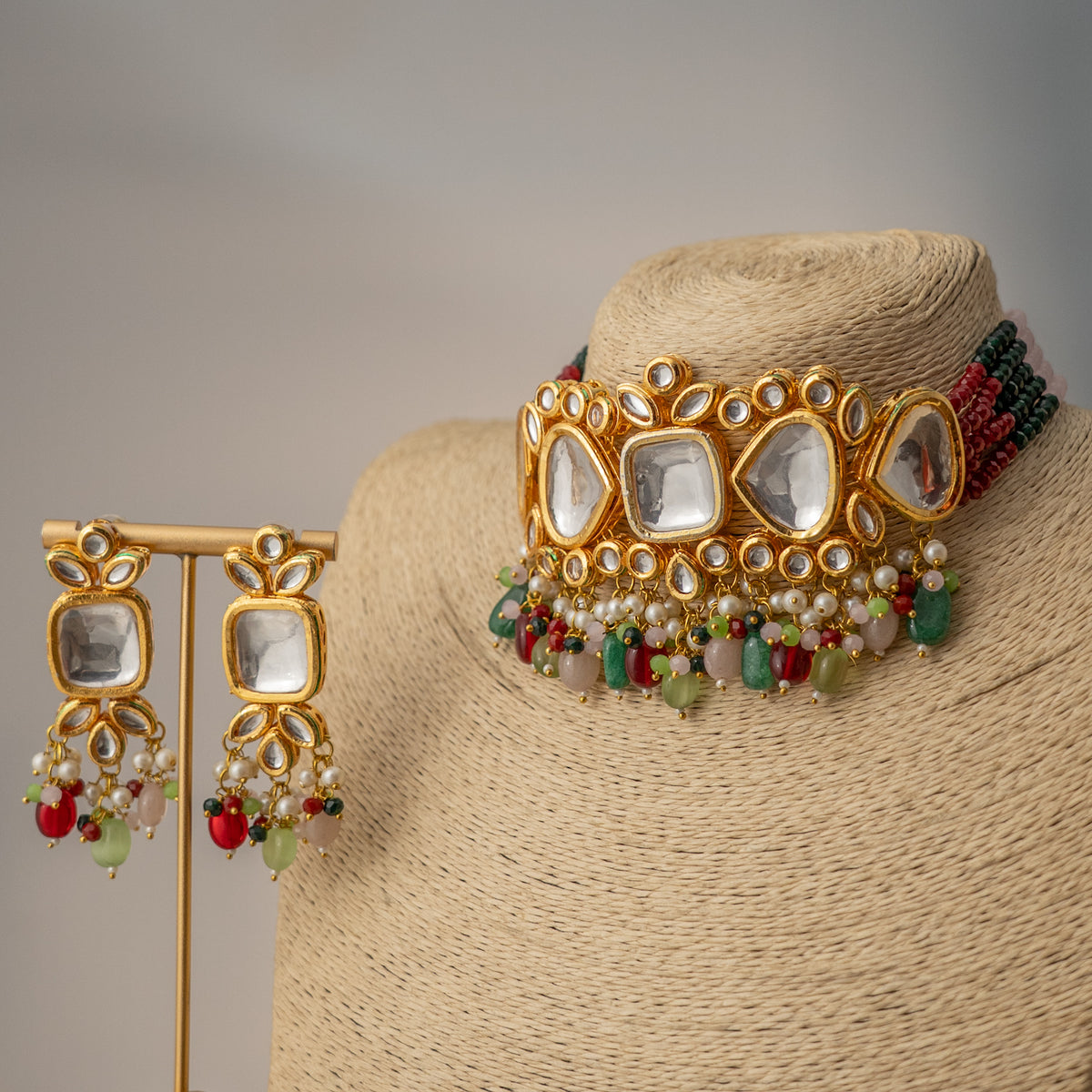 MOI FAUX KUNDAN AND BEADS HANDMADE GOLD TONED CHOKER WITH EARRINGS CH410
