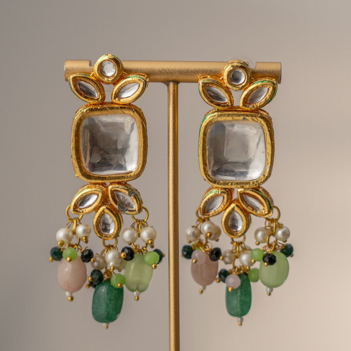 MOI FAUX KUNDAN AND BEADS HANDMADE GOLD TONED CHOKER WITH EARRINGS CH410