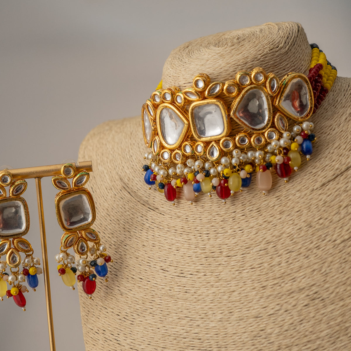 MOI FAUX KUNDAN AND BEADS HANDMADE GOLD TONED CHOKER WITH EARRINGS CH410