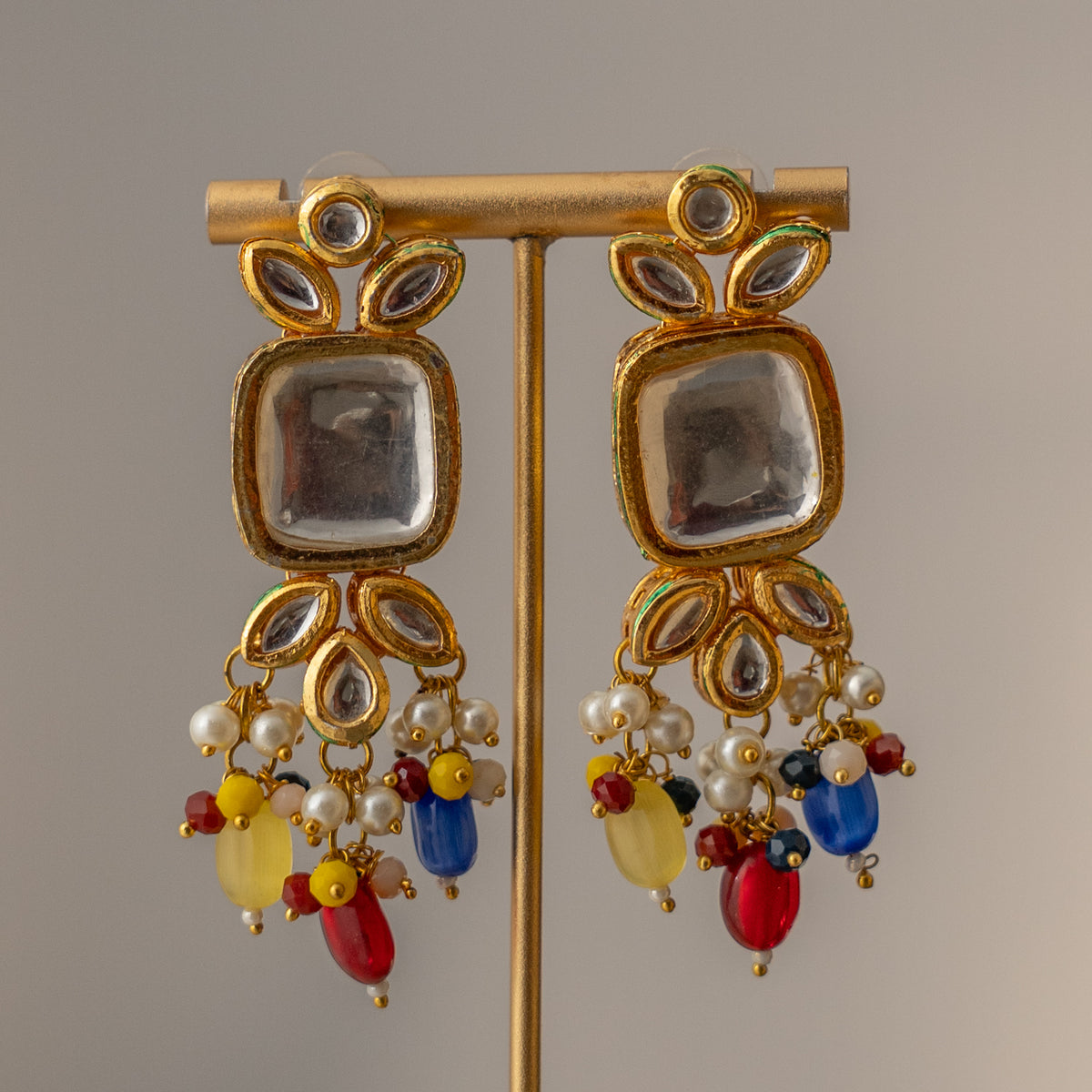 MOI FAUX KUNDAN AND BEADS HANDMADE GOLD TONED CHOKER WITH EARRINGS CH410