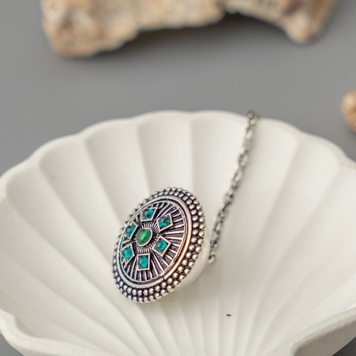 BINDIYA ANTIQUE  PEARL HEAD ACCESSORIES HA09