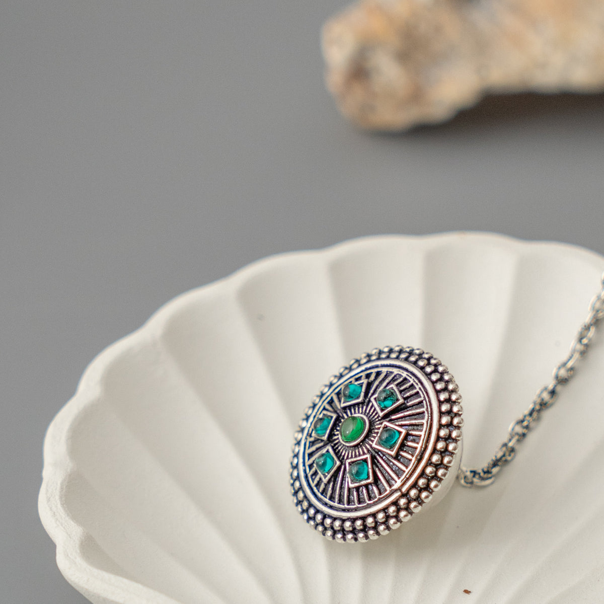 BINDIYA ANTIQUE  PEARL HEAD ACCESSORIES HA09