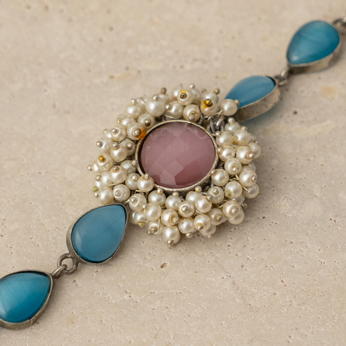 EMRYN SILVER LOOK ALIKE RAW AND RUSTIC SEMI HANDMADE STATEMENT CHOKER  WITH EARRINGS CH141