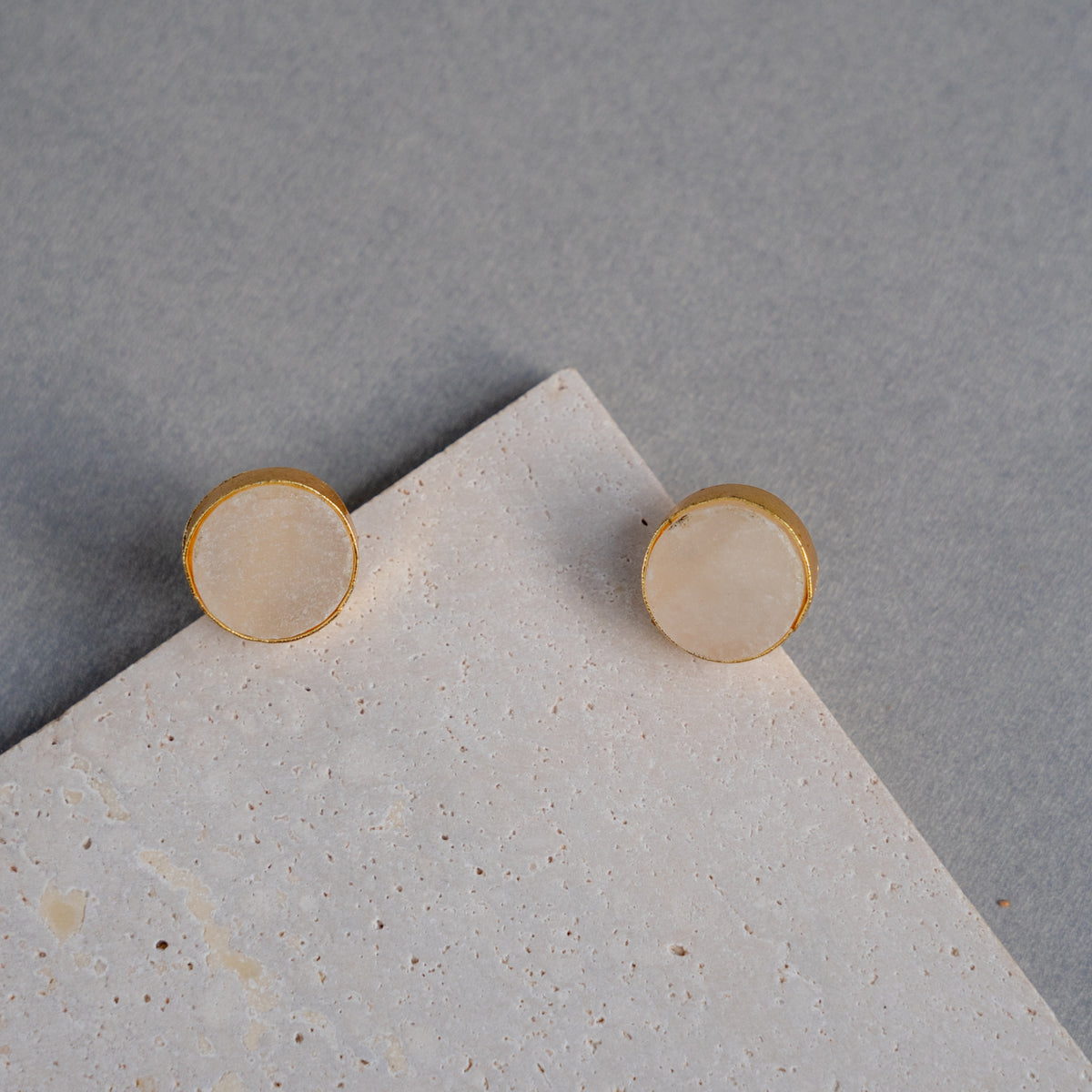 LAINEY GOLD TONED HANDMADE HAND HAMMERED NECKLACE AND lEARRINGS OF14