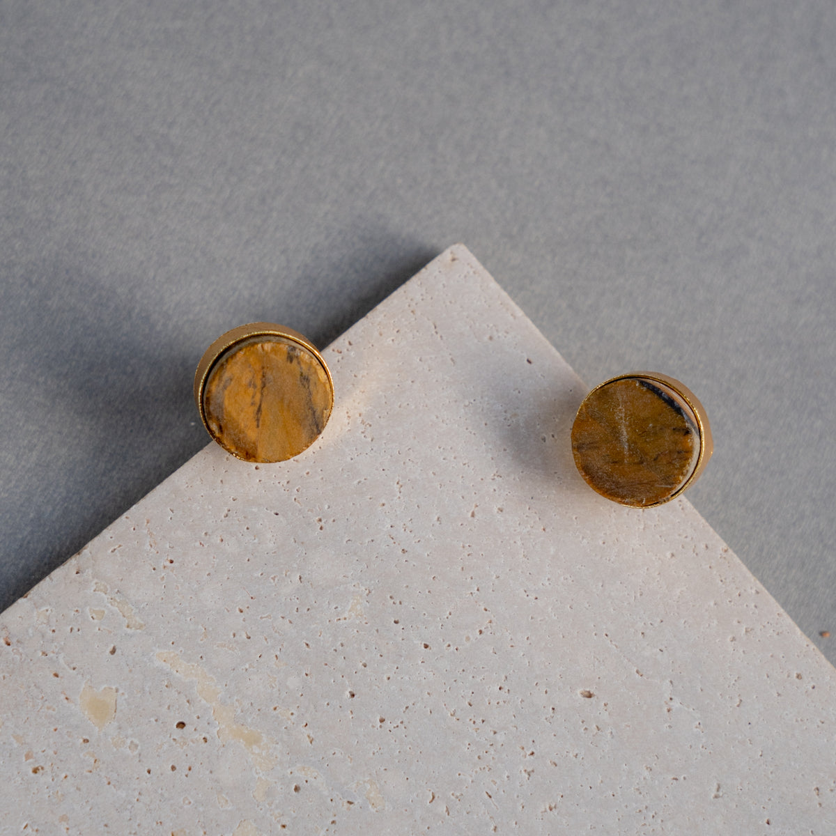 LAINEY GOLD TONED HANDMADE HAND HAMMERED NECKLACE AND lEARRINGS OF14