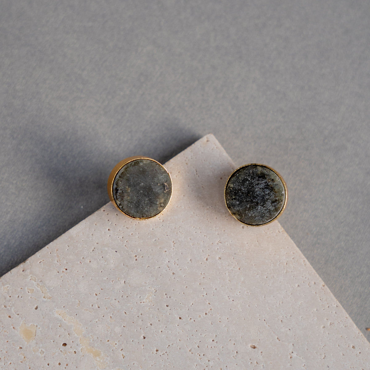 LAINEY GOLD TONED HANDMADE HAND HAMMERED NECKLACE AND lEARRINGS OF14