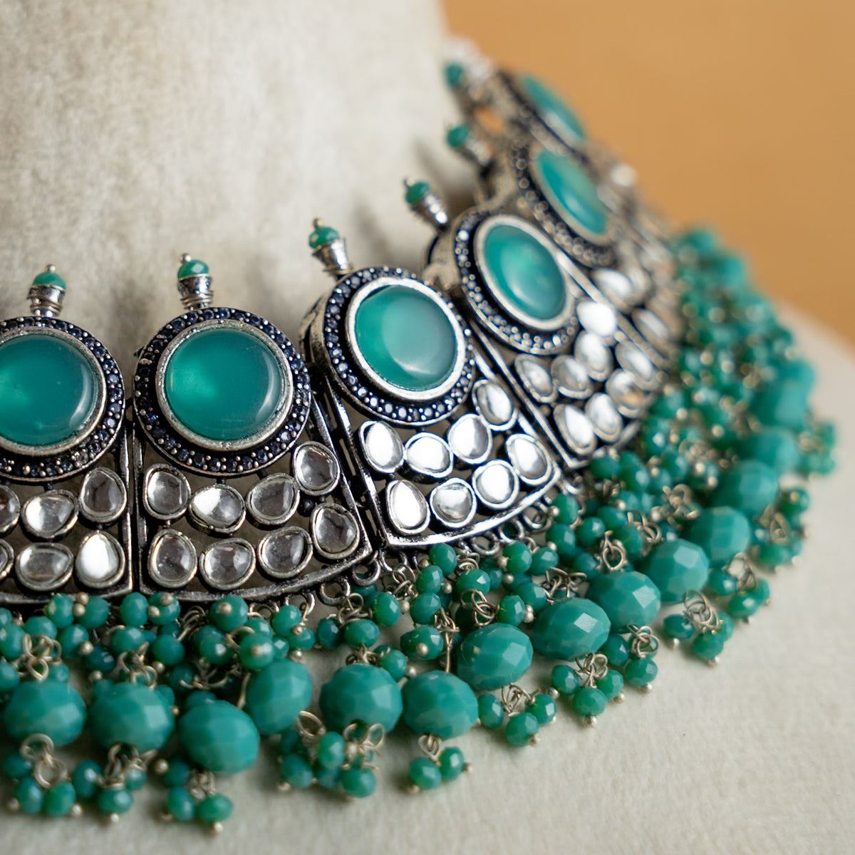 NILASHA SEMI HANDMADE MONALISA STONES NECKPIECE/NECKLACE WITH EARRINGS NL54