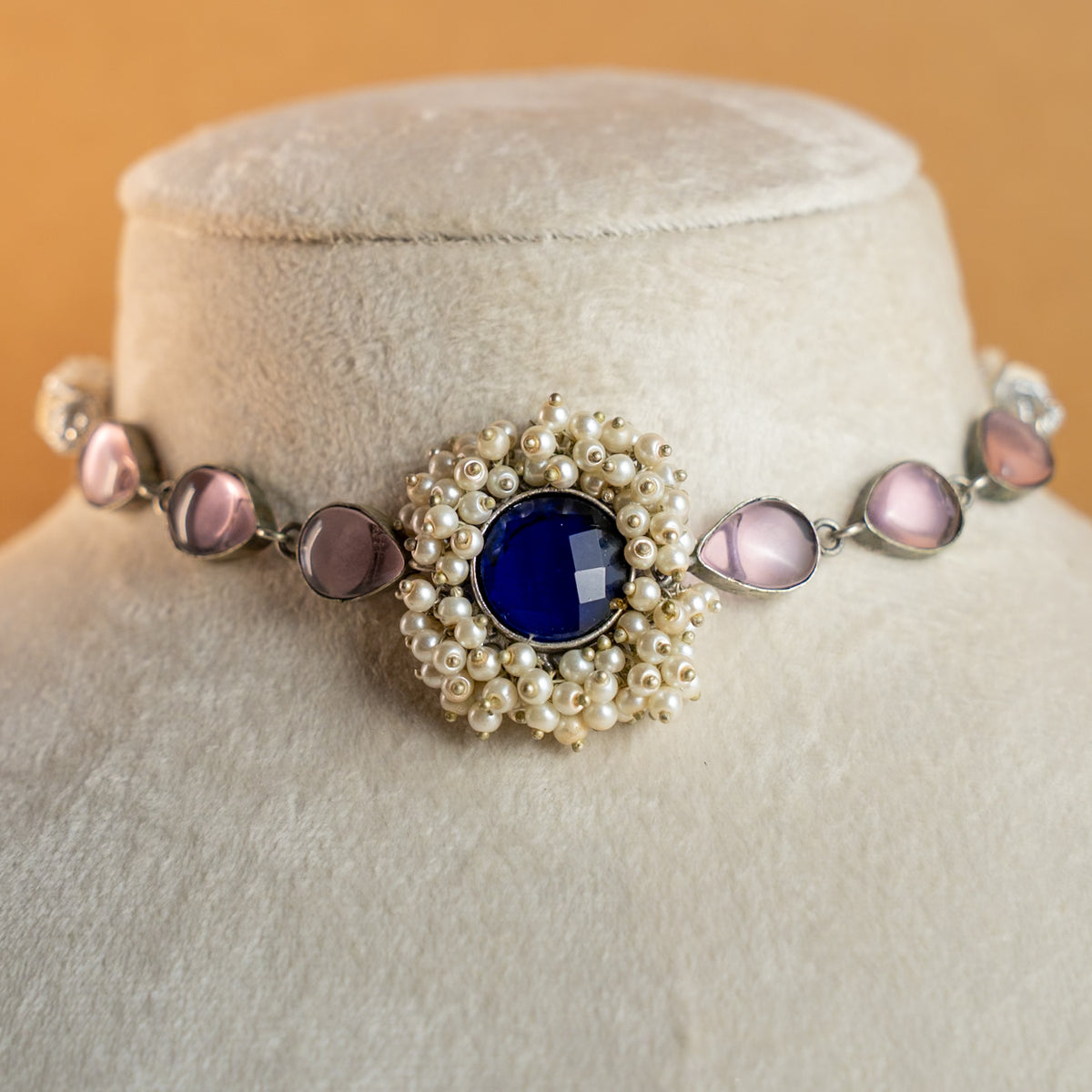 EMRYN SILVER LOOK ALIKE RAW AND RUSTIC SEMI HANDMADE STATEMENT CHOKER  WITH EARRINGS CH141