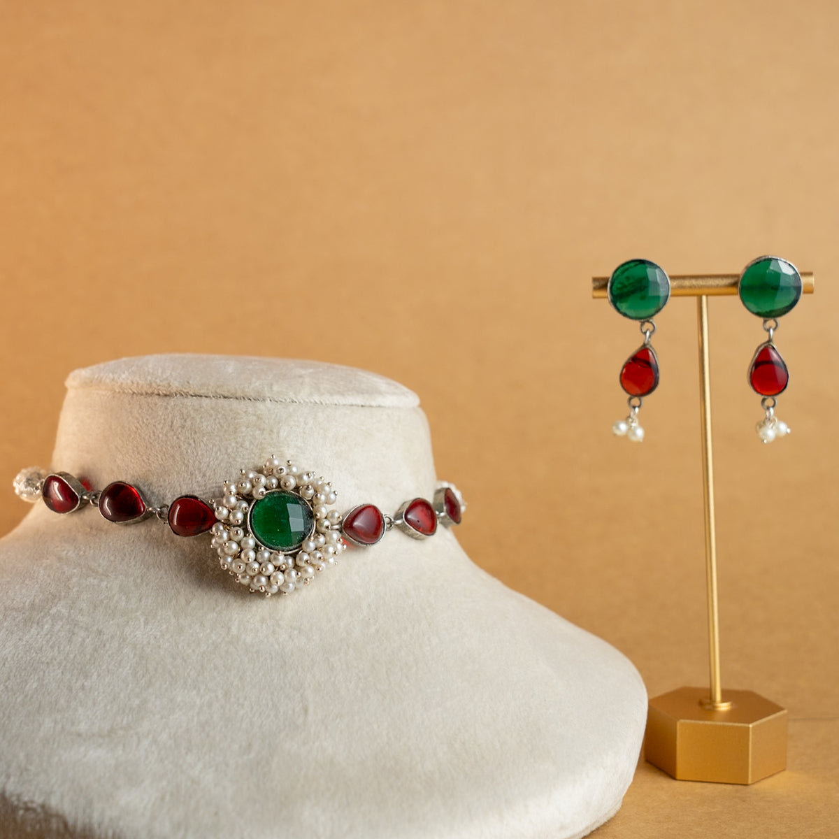 EMRYN SILVER LOOK ALIKE RAW AND RUSTIC SEMI HANDMADE STATEMENT CHOKER  WITH EARRINGS CH141