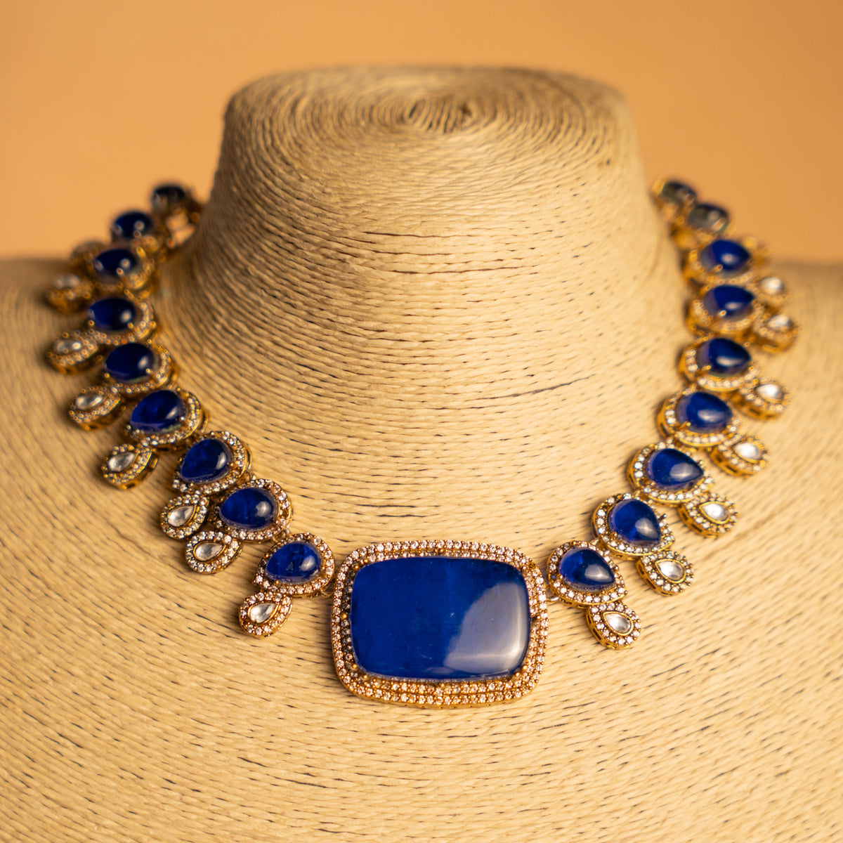 THILLAIYAL PREMIUM DOUBLET STONE AND POLKI KUNDAN HANDMADE NECKLACE WITH EARRING NL307