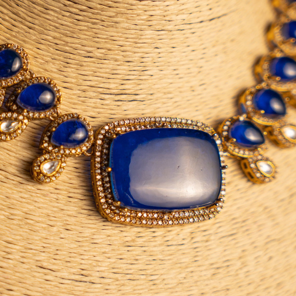 THILLAIYAL PREMIUM DOUBLET STONE AND POLKI KUNDAN HANDMADE NECKLACE WITH EARRING NL307