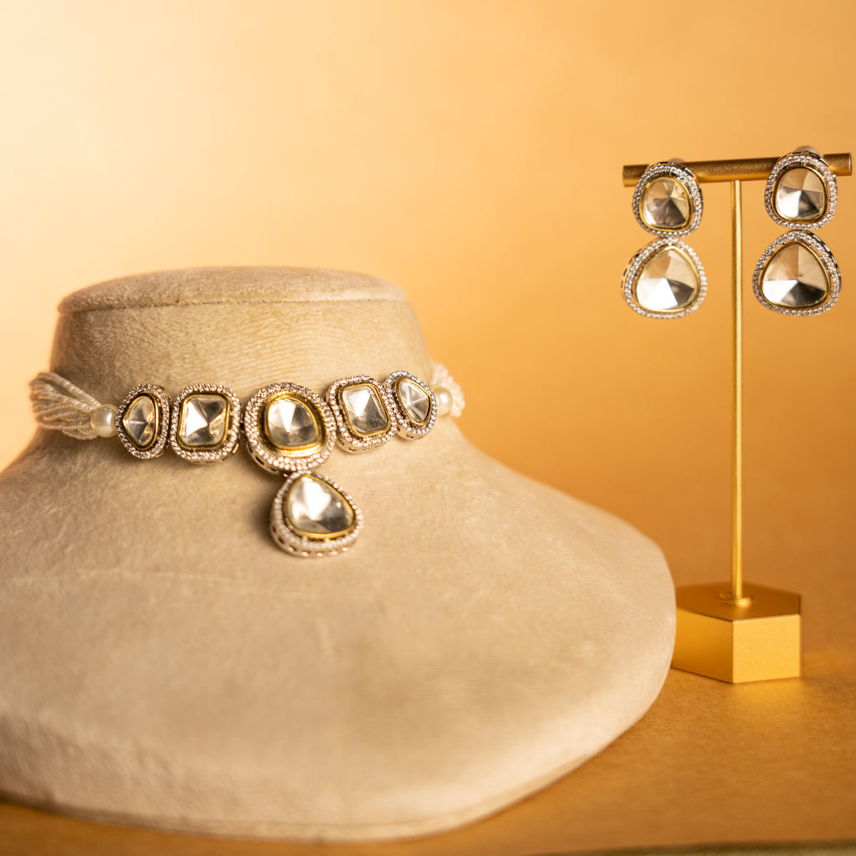 AZARI PREMIUM POLK STONE SEMI HANDMADE CHOKER WITH EARRINGS CH522