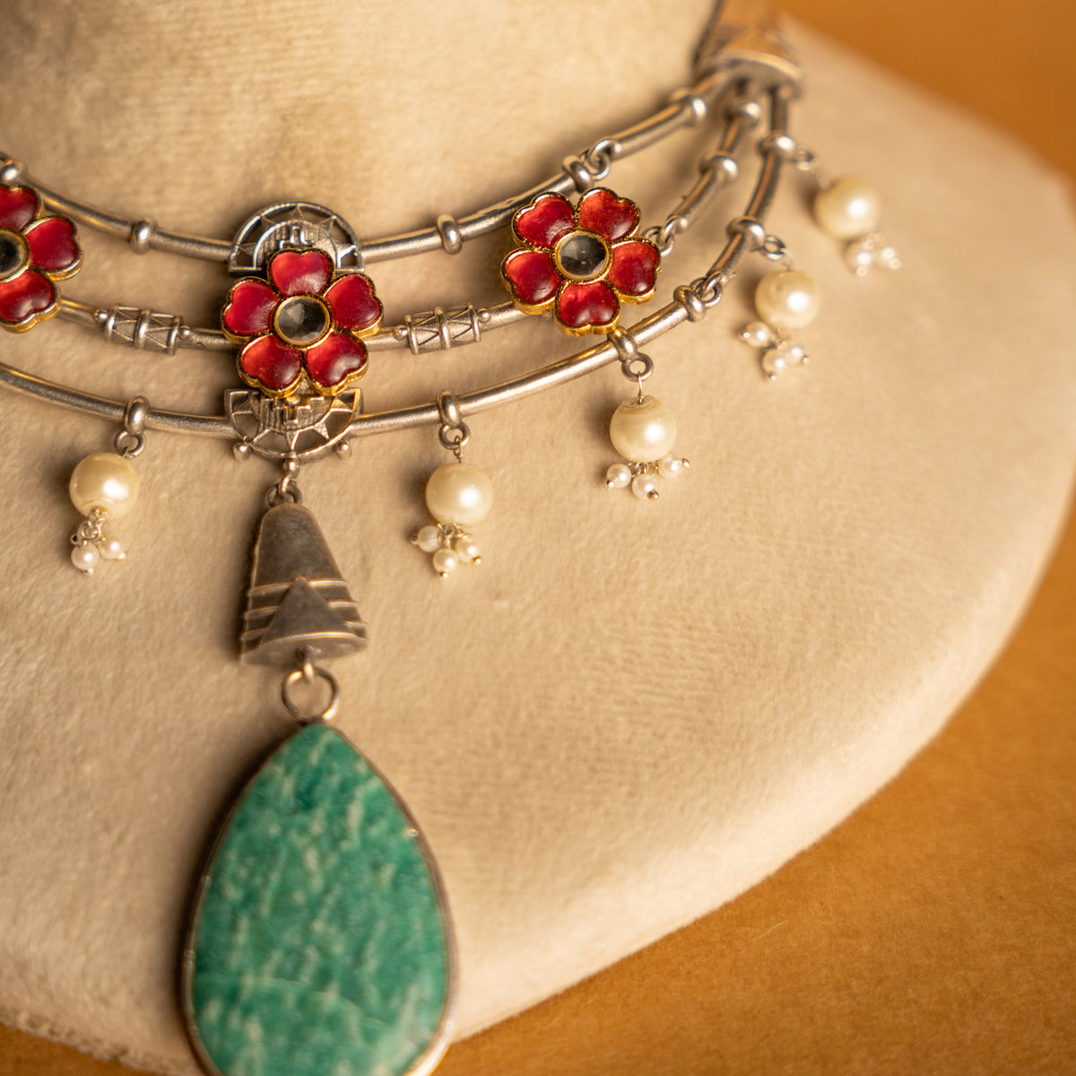 IVY PREMIUM STONES HANDMADE FAUX SILVER  HASLI/NECKPIECE/NECKLACE WITH EARRING NL289