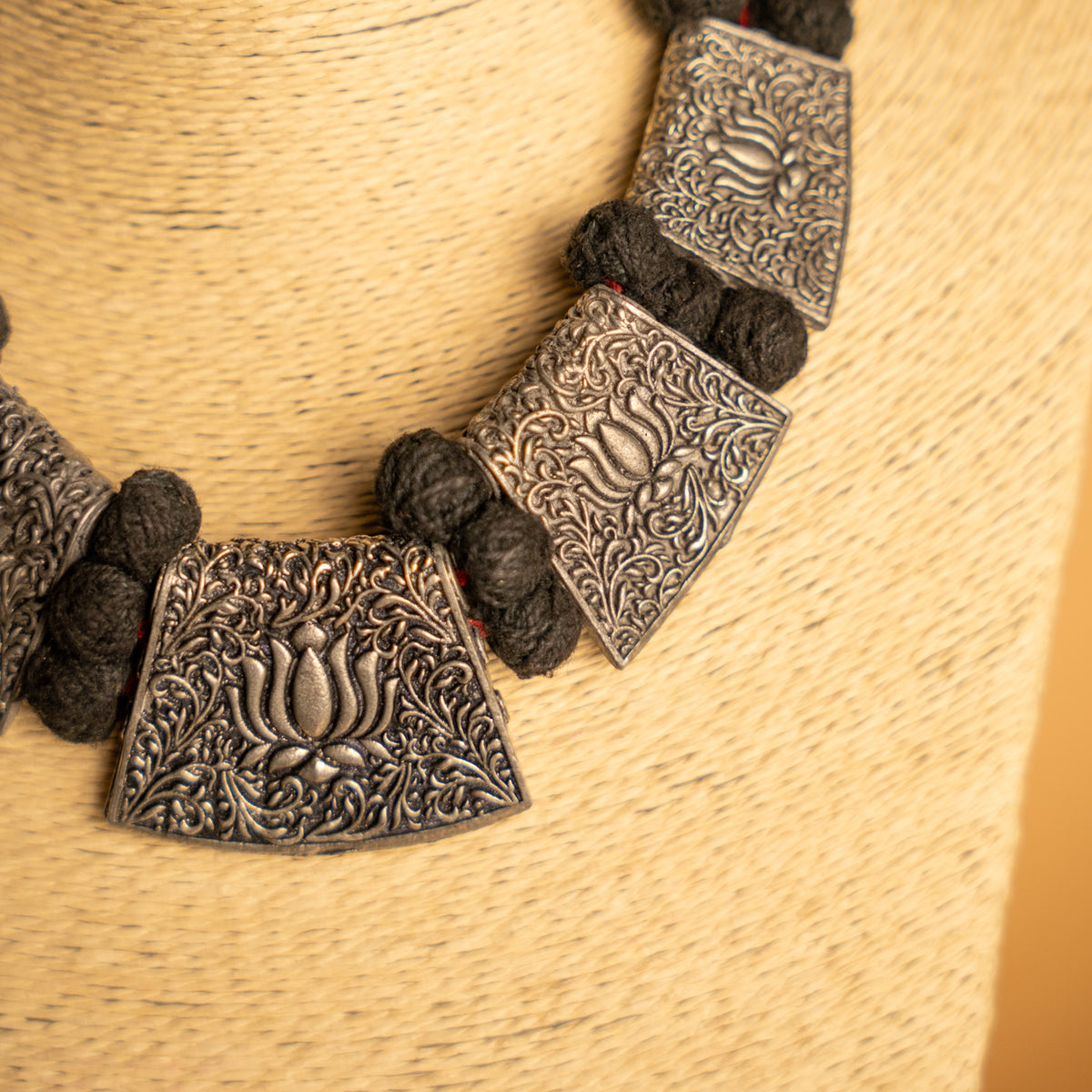 VARSHA BLACK POLISH WITH BLACK THREAD MALA/ NECKPIECE  ML210