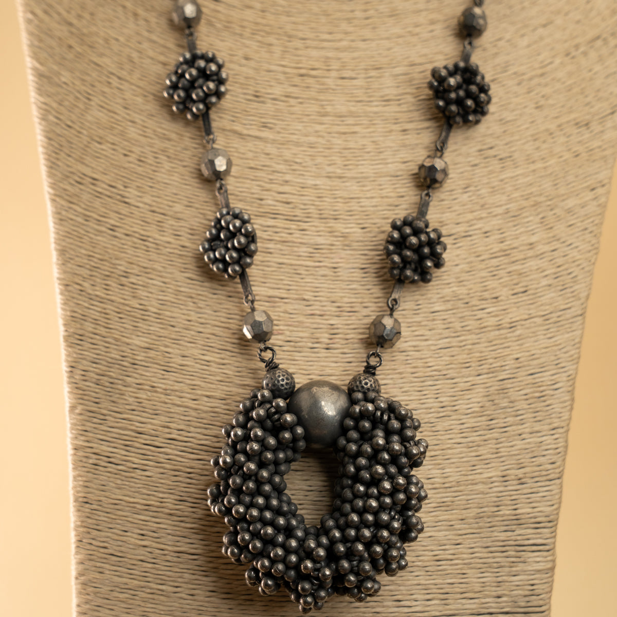 ALBA BLACK POLISH MALA/ NECKPIECE ML 148