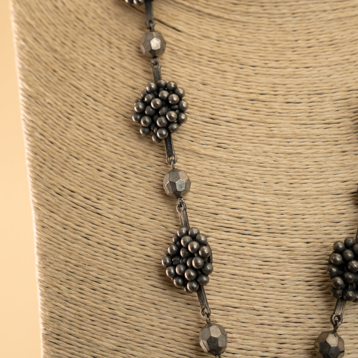 ALBA BLACK POLISH MALA/ NECKPIECE ML 148