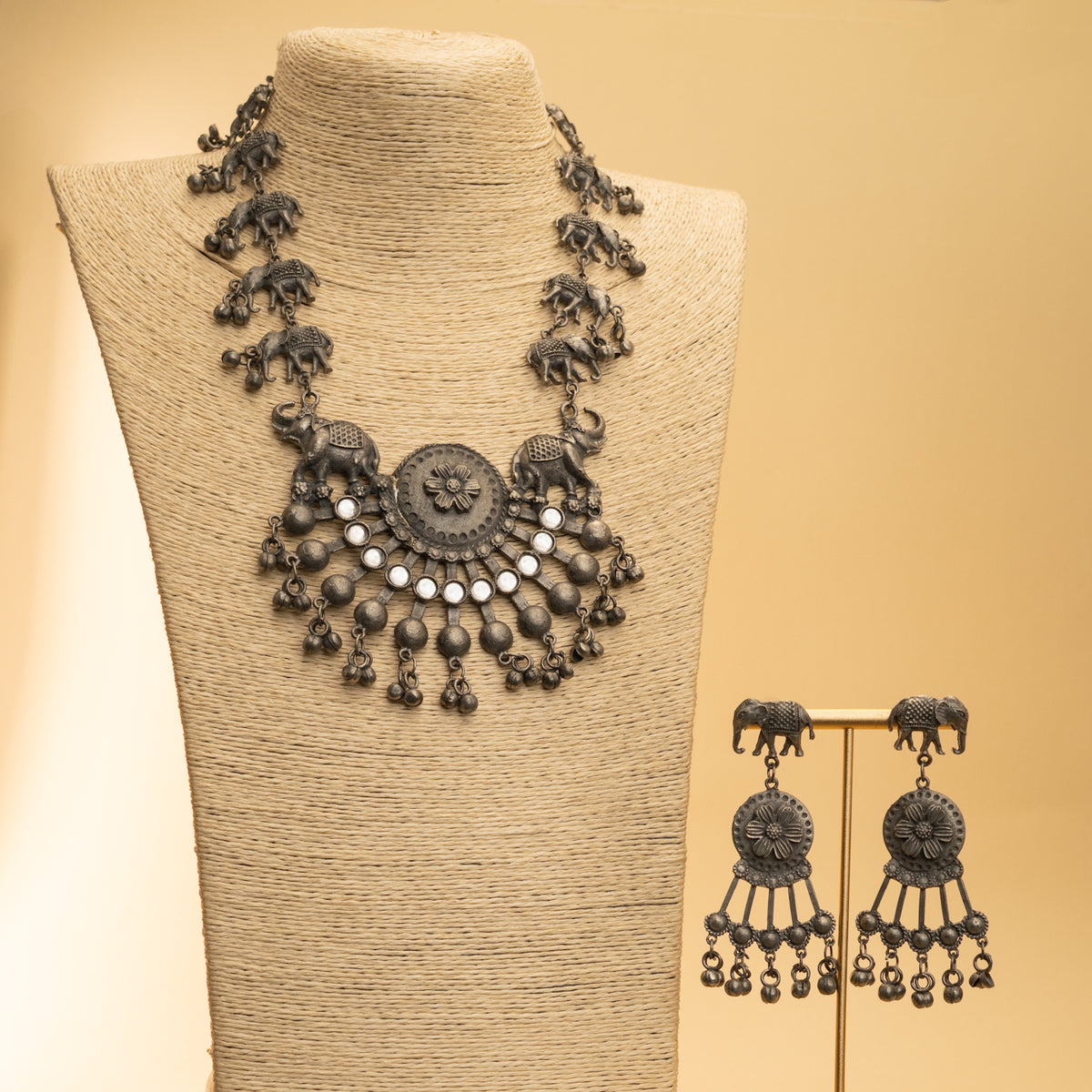 THARA BLACK POLISH MALA/ NECKPIECE ML197