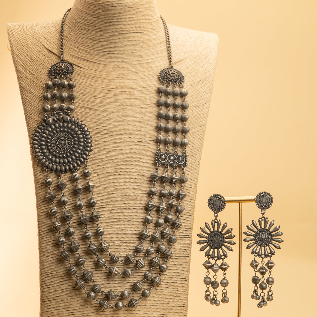 DAISY BLACK POLISH LAYERED MALA/ NECKPIECE MALA/ NECKPIECE ML163