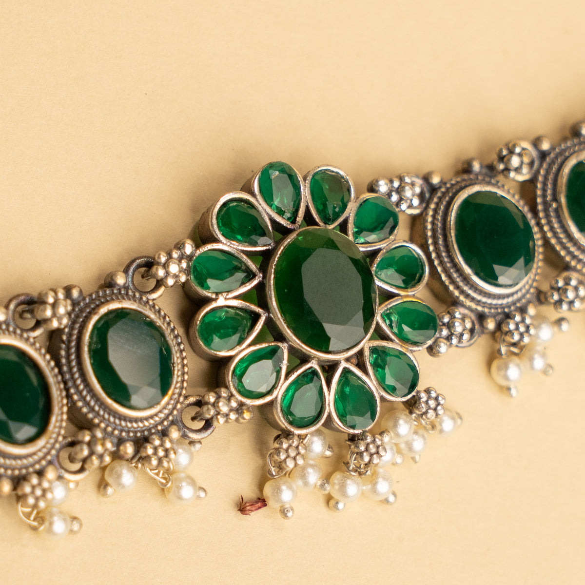 ANVI BIJOUX PREMIUM AND EXCLUSIVE SEMI HANDMADE CHOKER WITH EARRINGS CH133