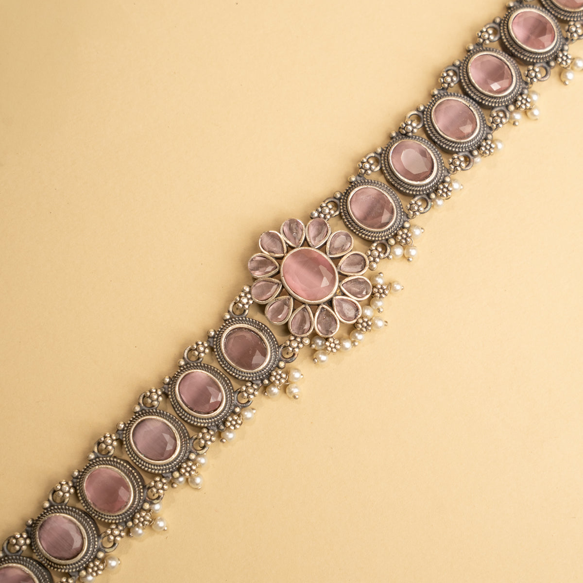 ANVI BIJOUX PREMIUM AND EXCLUSIVE SEMI HANDMADE CHOKER WITH EARRINGS CH133