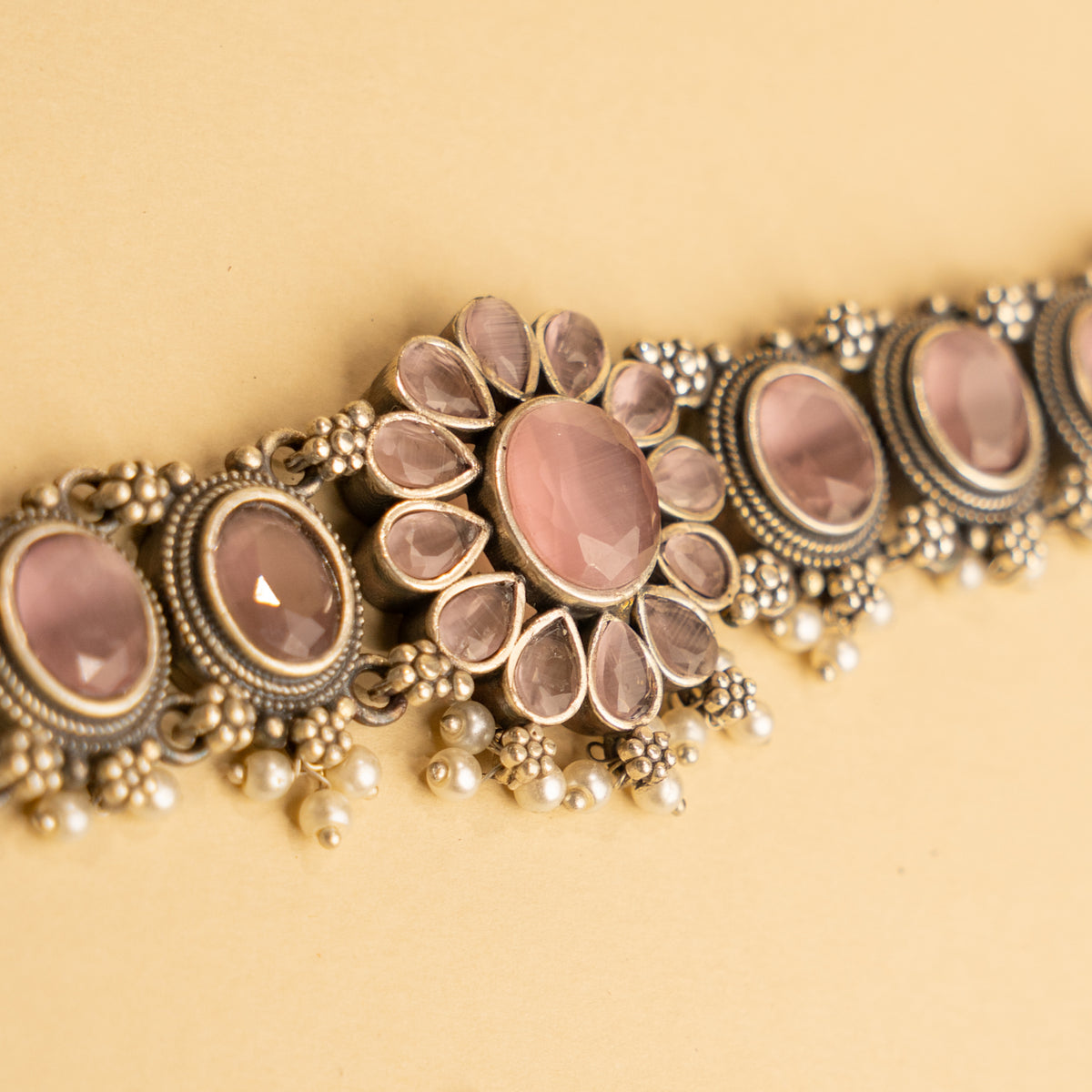 ANVI BIJOUX PREMIUM AND EXCLUSIVE SEMI HANDMADE CHOKER WITH EARRINGS CH133