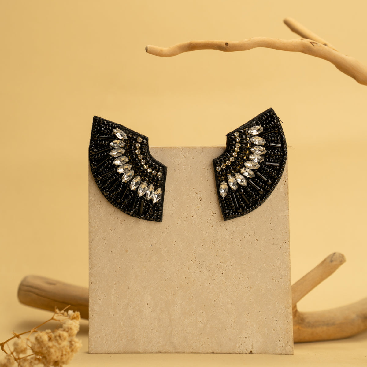 WINNOW WEAN FABRIC AND BEADS HANDMADE EARRING ER478