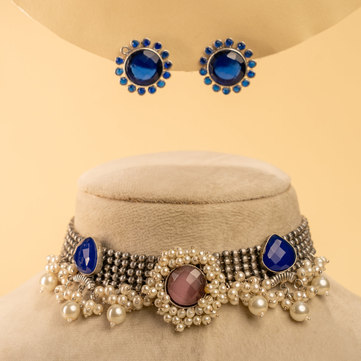 KASHVI BIJOUX PREMIUM AND EXCLUSIVE SEMI HANDMADE CHOKER WITH EARRINGS CH147