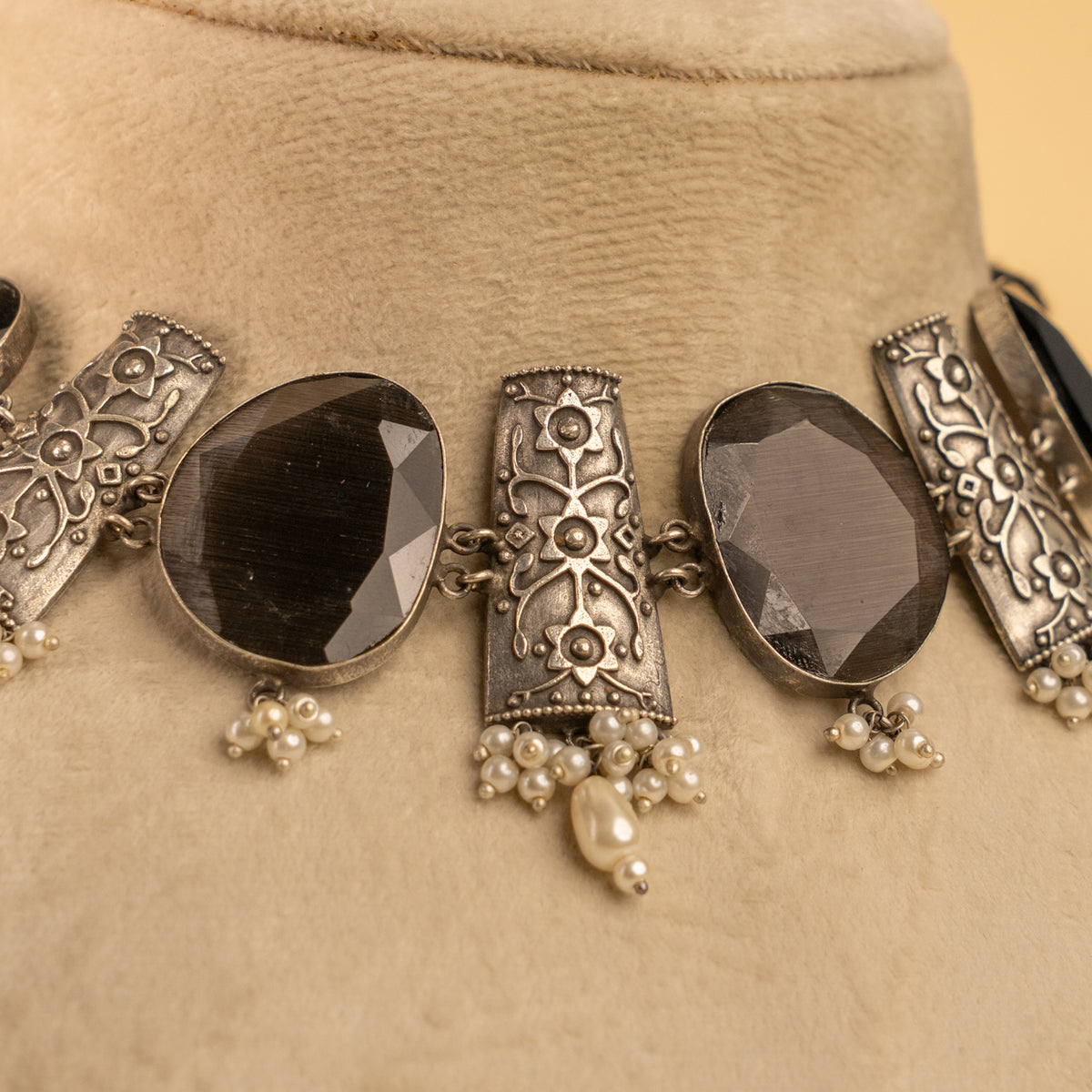 MADISON RAW AND RUSTIC ANTIQUE SEMI HANDMADE CHOKER WITH EARRINGS  CH116