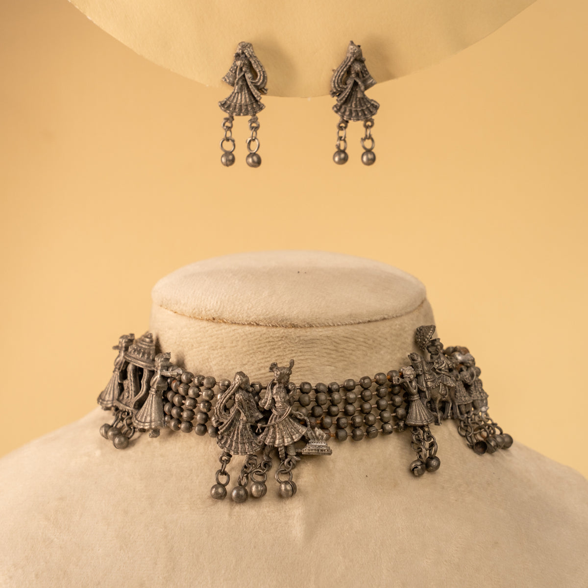 VEDIKA BLACK POLISH RAW AND RUSTIC FINISH CHOKER CH496