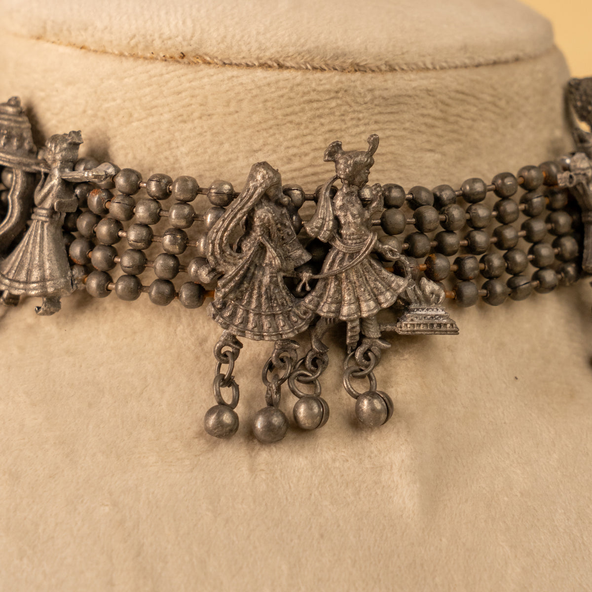 VEDIKA BLACK POLISH RAW AND RUSTIC FINISH CHOKER CH496