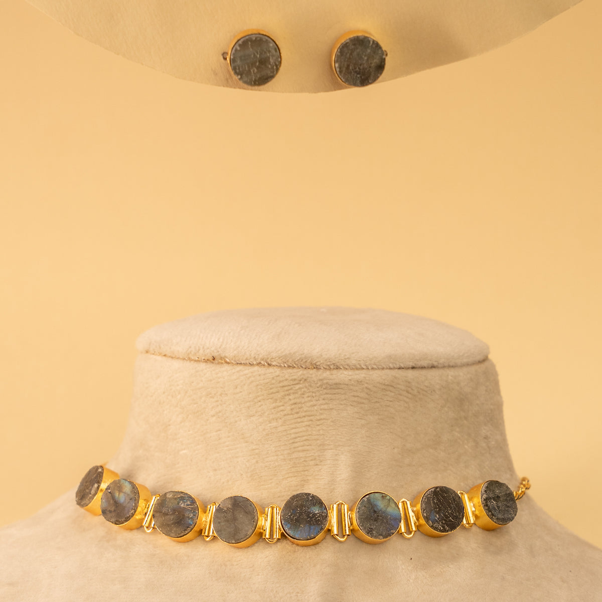 AZARI BIJOUX RAW STONE GOLD TONED HANDMADE CHOKER WITH EARRINGS CH427