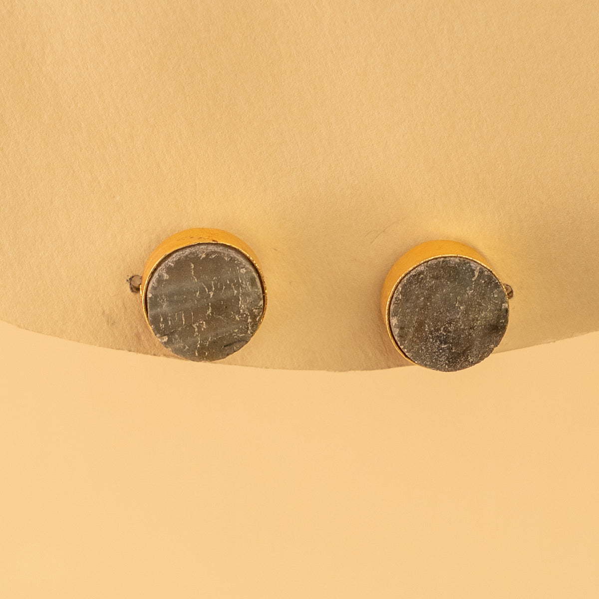 AZARI BIJOUX RAW STONE GOLD TONED HANDMADE CHOKER WITH EARRINGS CH427