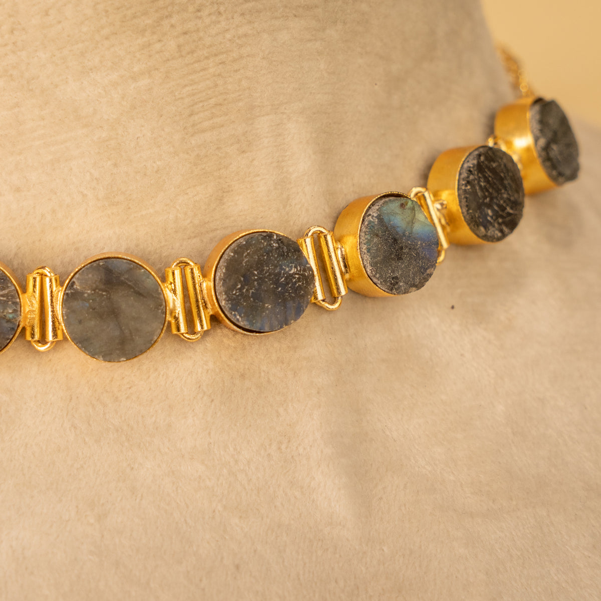 AZARI BIJOUX RAW STONE GOLD TONED HANDMADE CHOKER WITH EARRINGS CH427